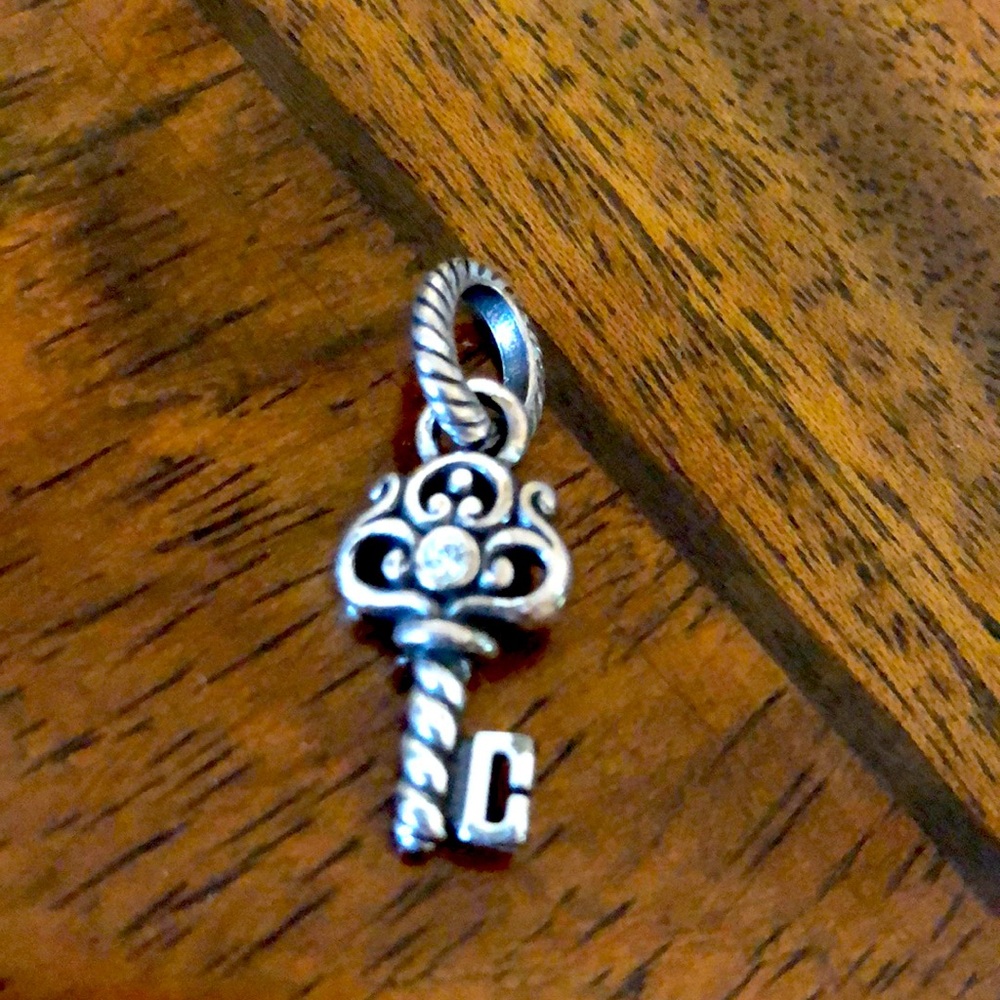 Brighton Key (to my heart) Charm - Picture 2 of 8